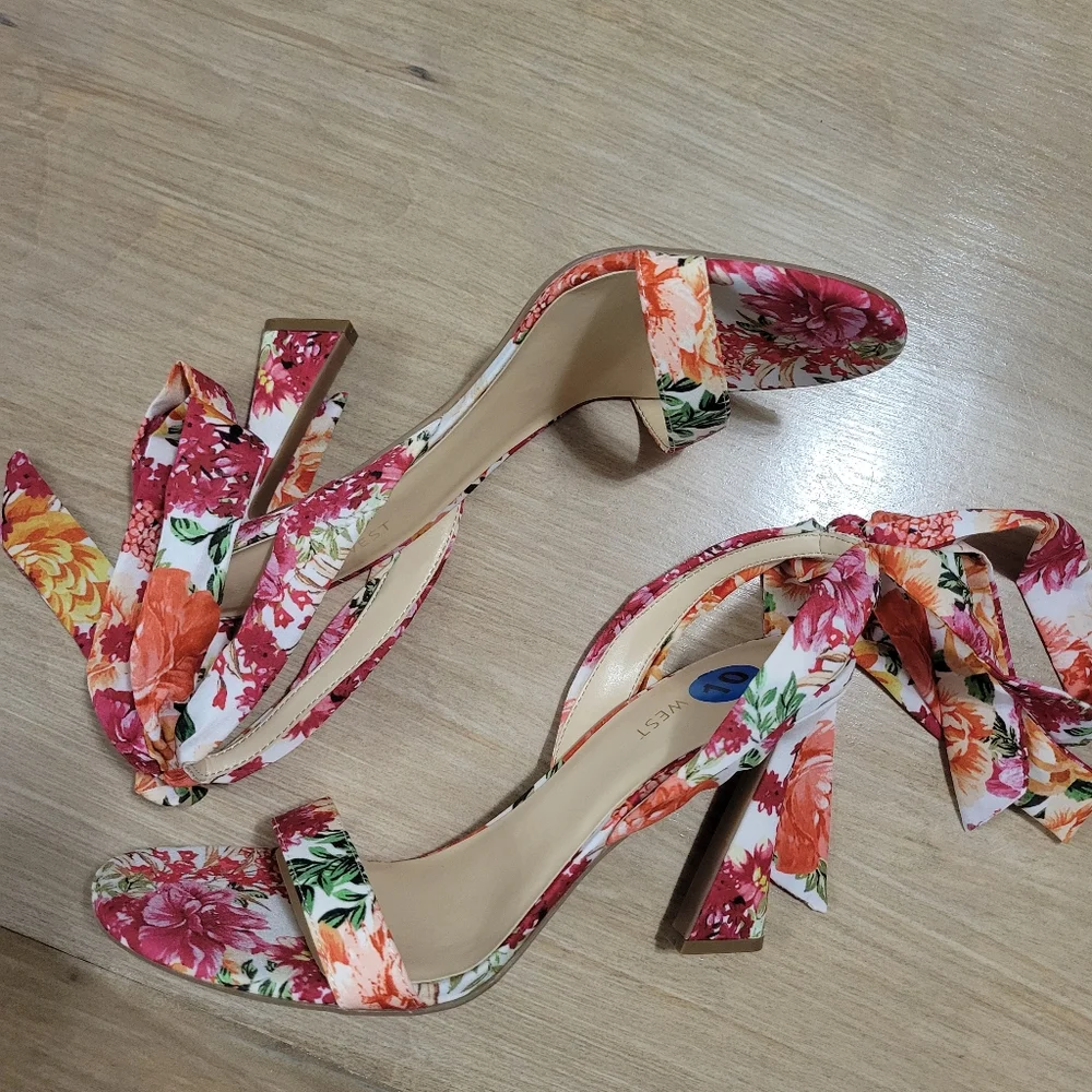 NEW Nine West Kobs Ankle Tie Sandal White Blooms Floral MultiSlide Size 10 - Picture 5 of 8